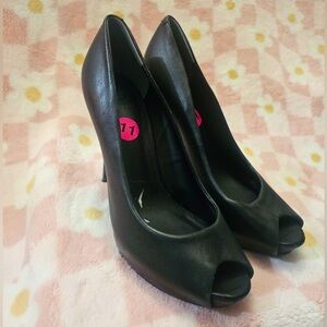 Guess Women’s Black Heels Size 11